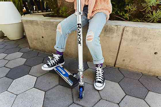 Razor A Kick Scooter for Kids - Lightweight, Foldable, Aluminum Frame, and Adjustable Handlebars Richmond