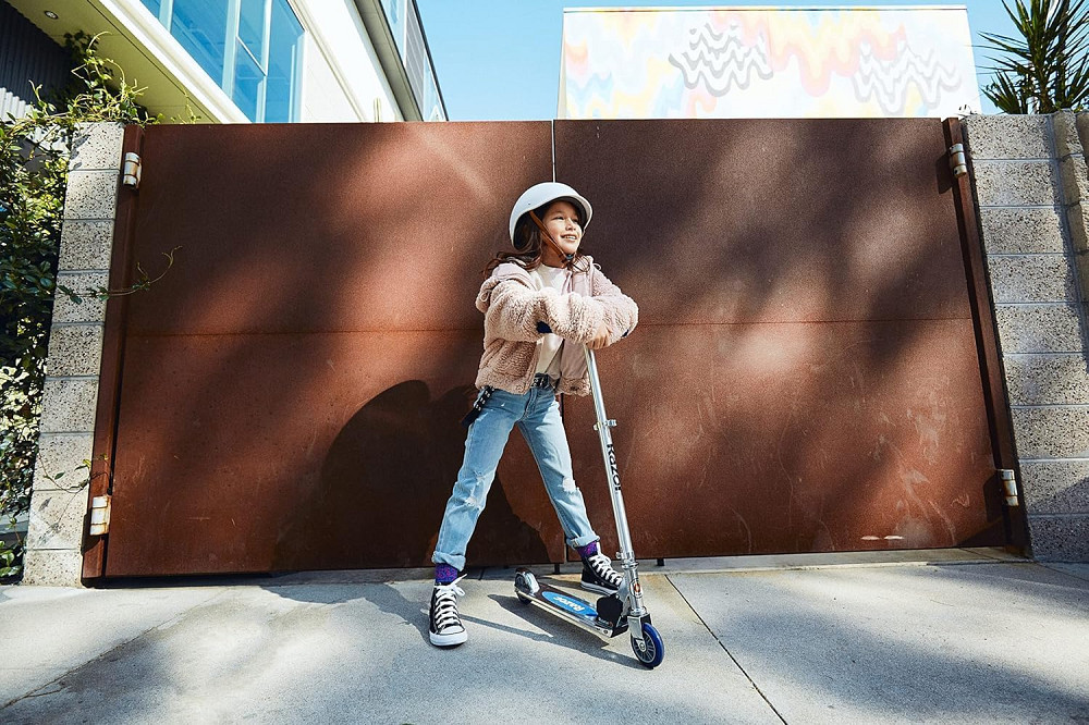 Razor A Kick Scooter for Kids - Lightweight, Foldable, Aluminum Frame, and Adjustable Handlebars Richmond - photo 6